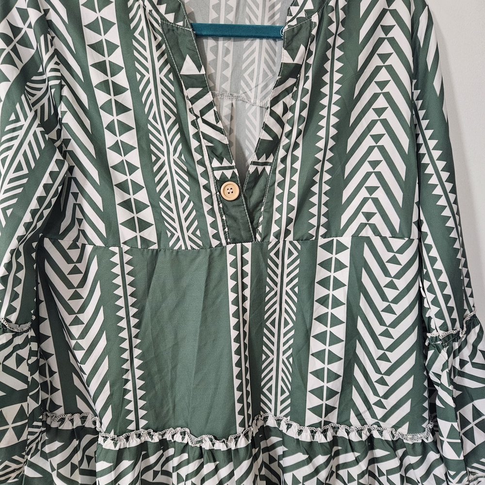 MISSLOOK Green and White Geometric Dress - Picture 2 of 6